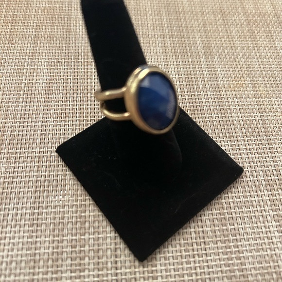 Source Unknown Gold Ring with Deep Blue Stone - Picture 2 of 5